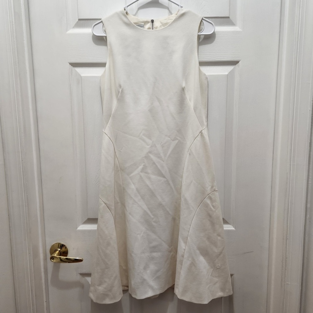 Akris Punto Sleeveless Sheath Dress in Cream